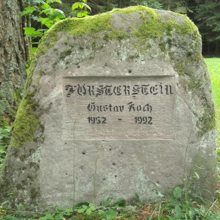 GEEK Christoph Nitschke Denkmal Foersterstein Gustav Koch q