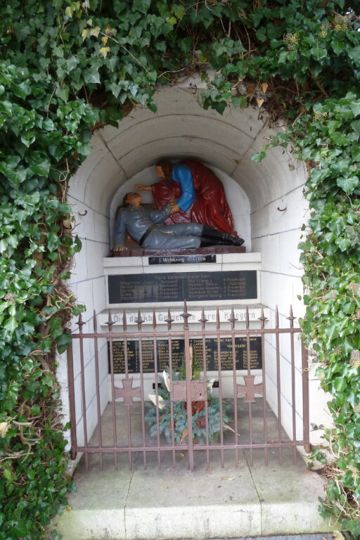 GEEK Martina Blaschka Gefallenendenkmal beide Weltkriege Stockach Hindelwangen um 1930 ergaenzt nach 1945