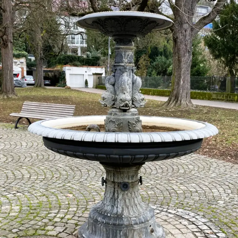 GEEK Martina Blaschka Schalenbrunnen bei Friedhof Esslingen am Neckar q