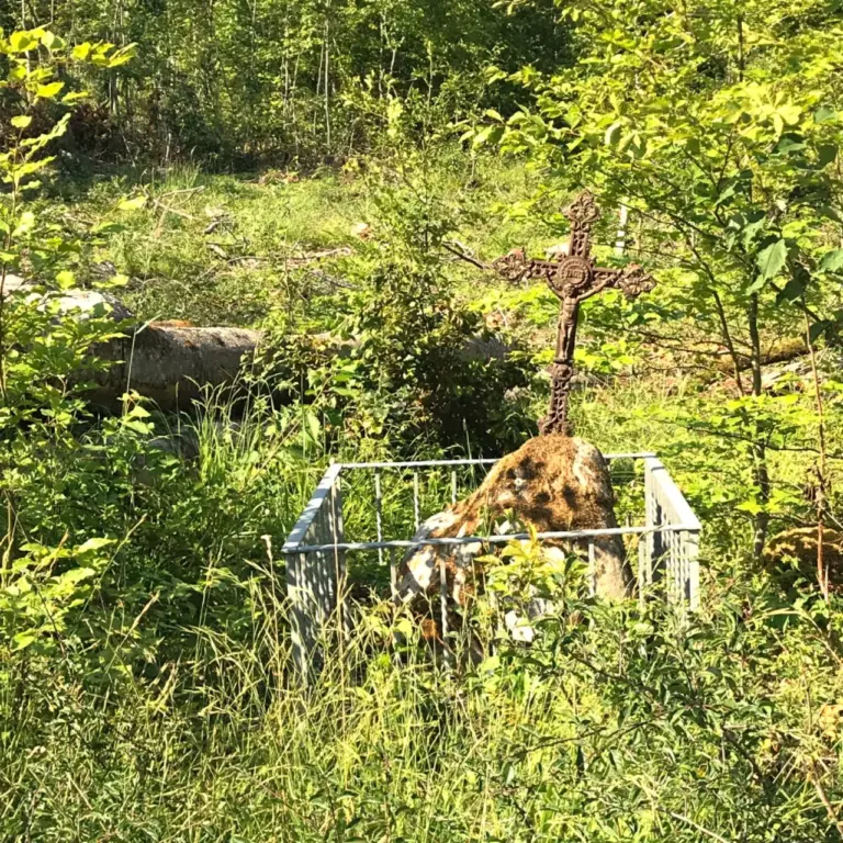 GEEK Martina Blaschka Wegkreuz gusseisernes Kreuz auf Findling Eigeltingen Dornsberg 1922 q+b